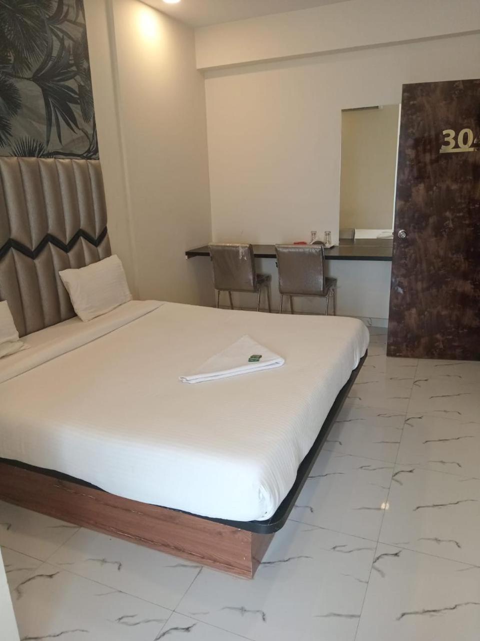 New Balaji Residency By Glitz Hotels Ulhāsnagar Buitenkant foto